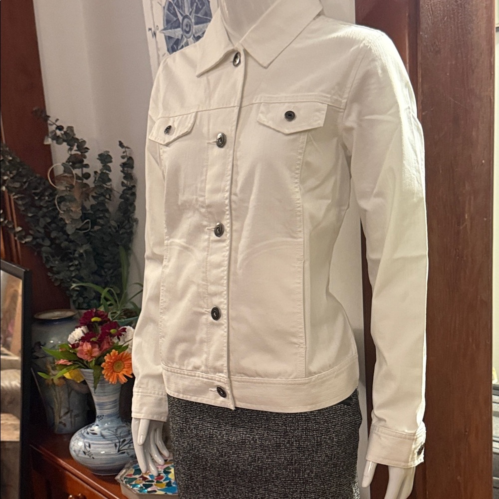 NWT northern reflections size small Women's White Denim like  Jacket